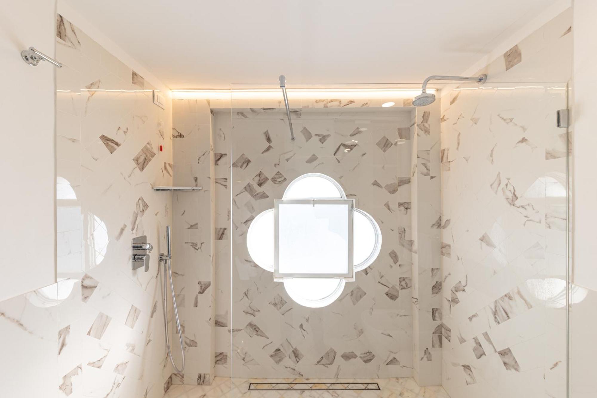 One-Bedroom Suite with Sea View,1542907453:JPEG